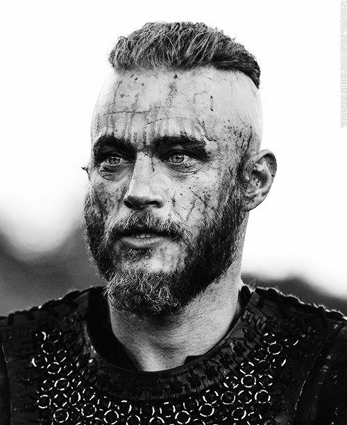 Ragnar Lothbrok - Vikings (2013)